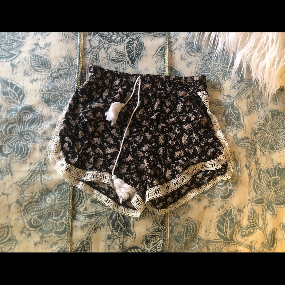 Floral Drawstring Shorts 🖤 - Picture 6 of 8